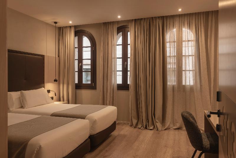 Gran Hotel Barcino 4*S image
