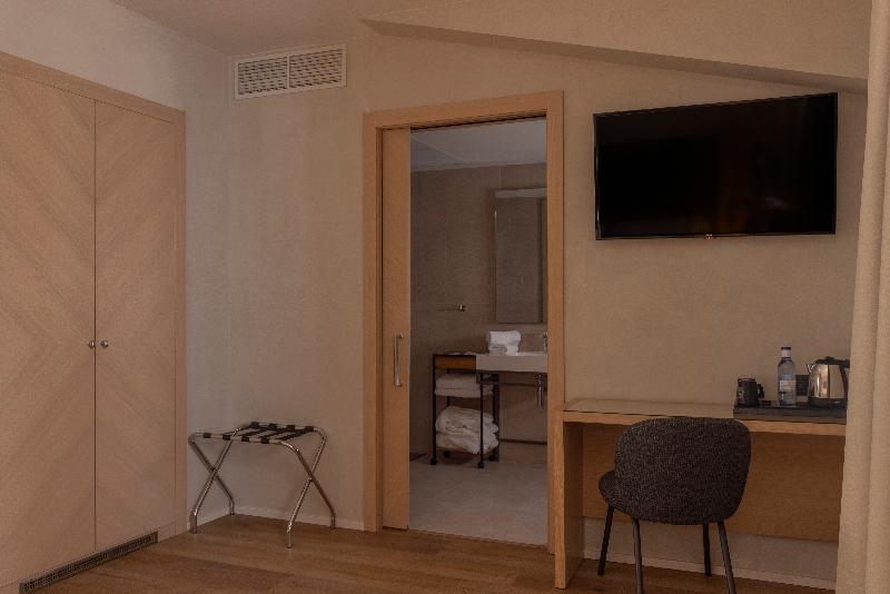 Gran Hotel Barcino 4*S image