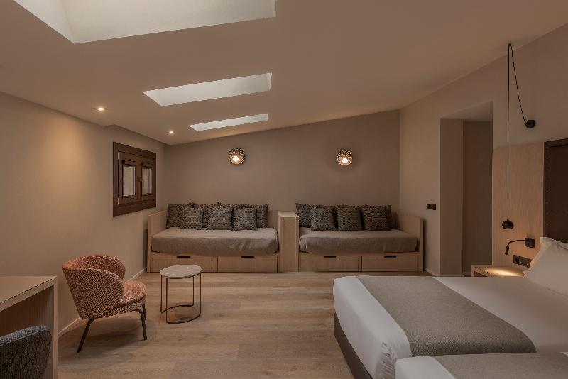 Gran Hotel Barcino 4*S image