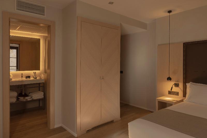 Gran Hotel Barcino 4*S image