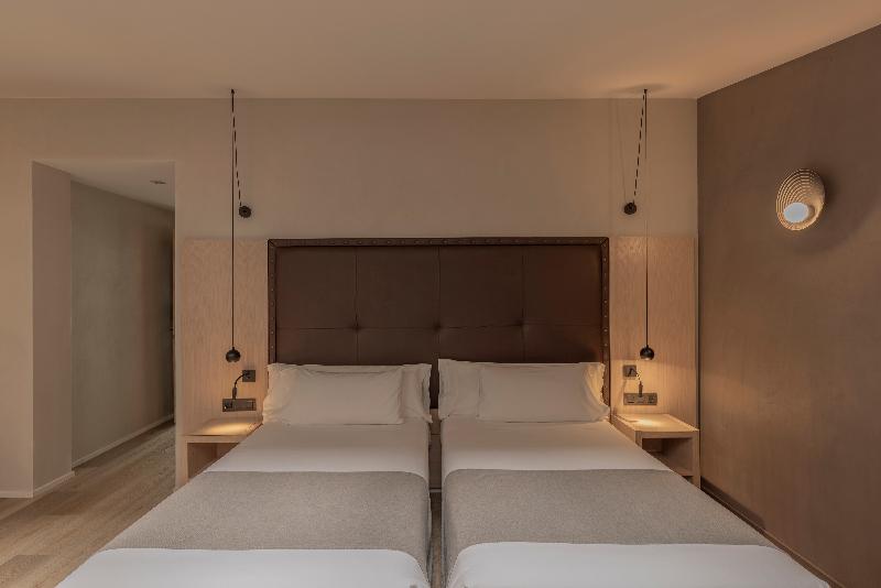 Gran Hotel Barcino 4*S image