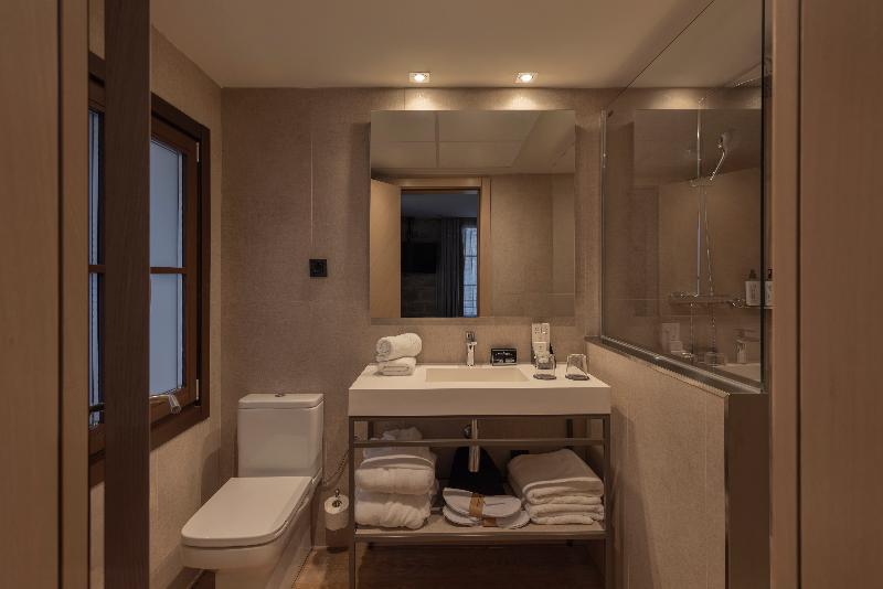 Gran Hotel Barcino 4*S image