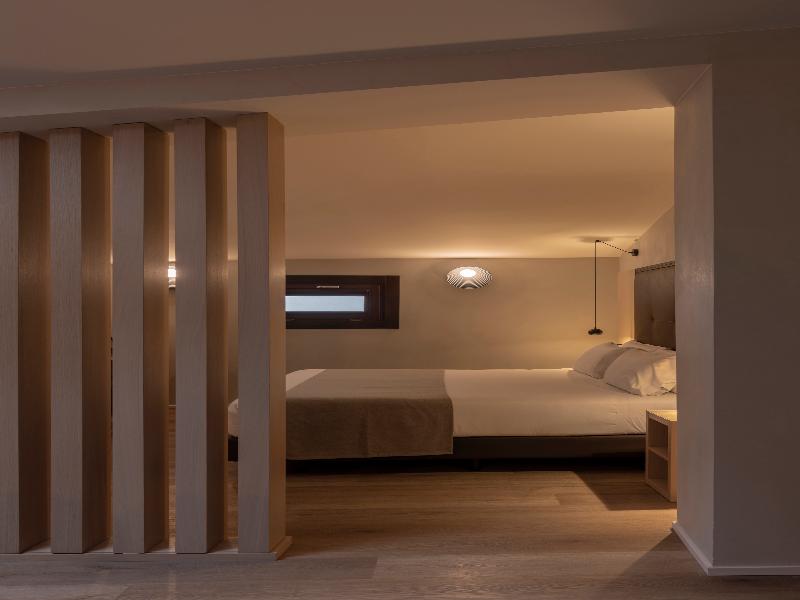 Gran Hotel Barcino 4*S image