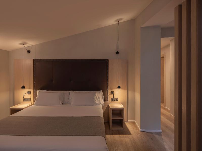 Gran Hotel Barcino 4*S image