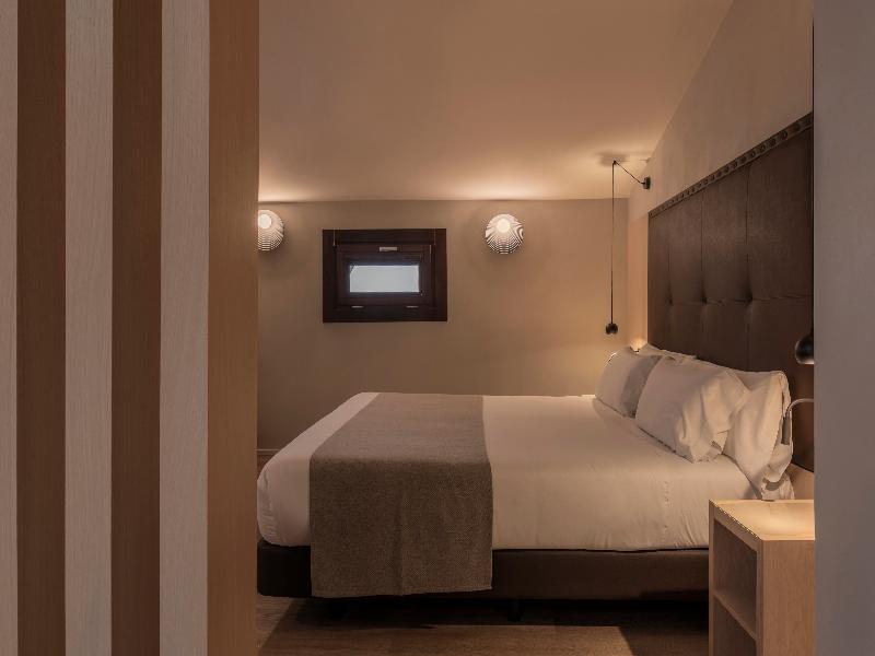 Gran Hotel Barcino 4*S image