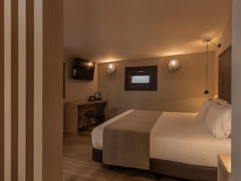 Gran Hotel Barcino 4*S image