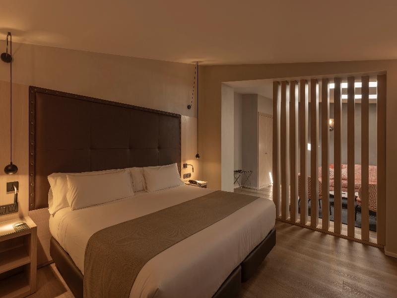 Gran Hotel Barcino 4*S image