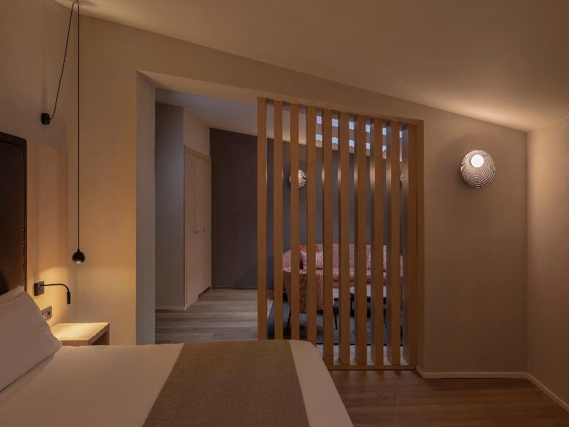 Gran Hotel Barcino 4*S image