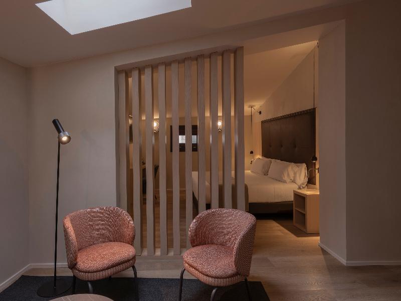Gran Hotel Barcino 4*S image