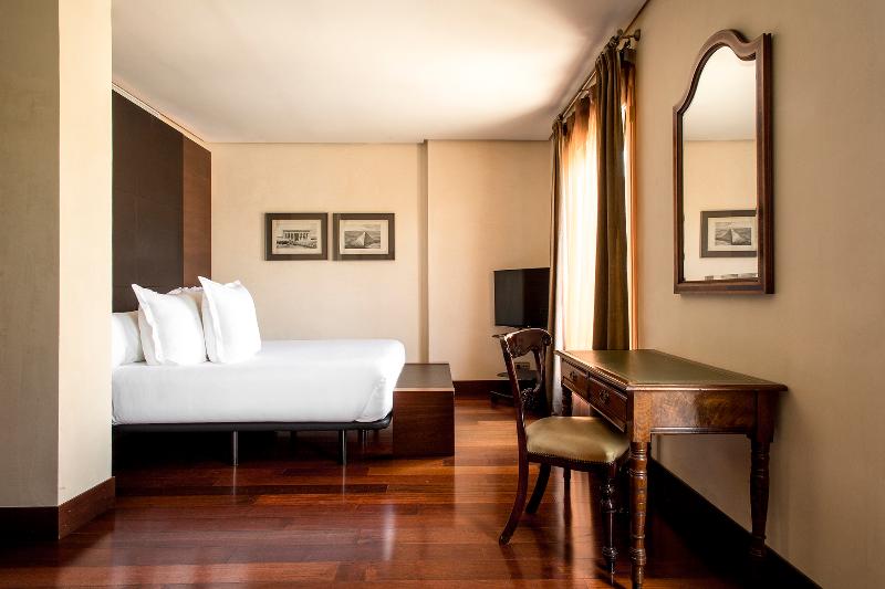 Hotel Villa Real image