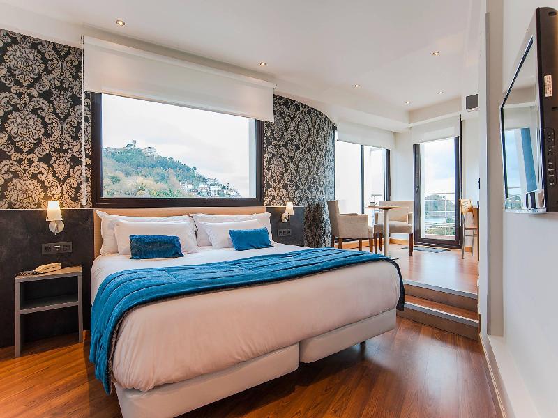 room detail thumbnail 1