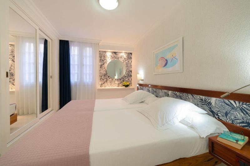 Plus Fariones Apartamentos image