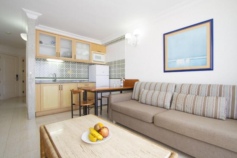 Plus Fariones Apartamentos image