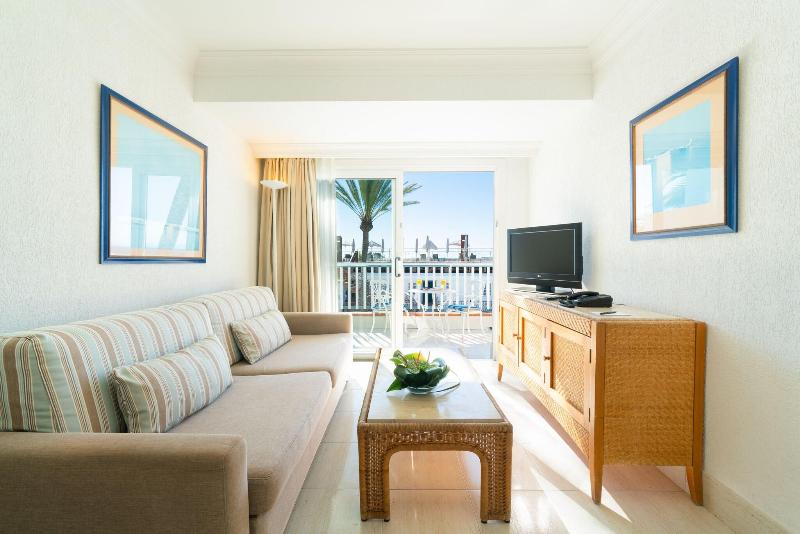 Plus Fariones Apartamentos image