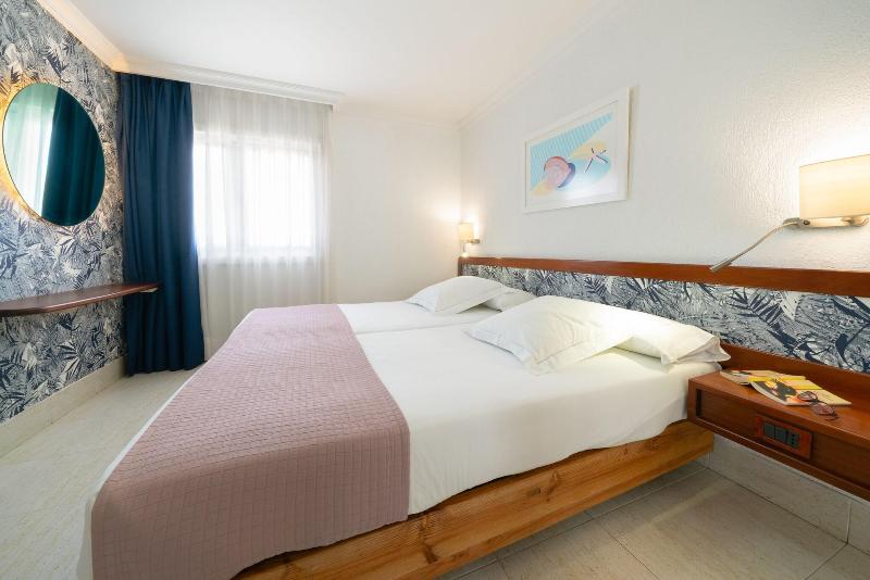 Plus Fariones Apartamentos image