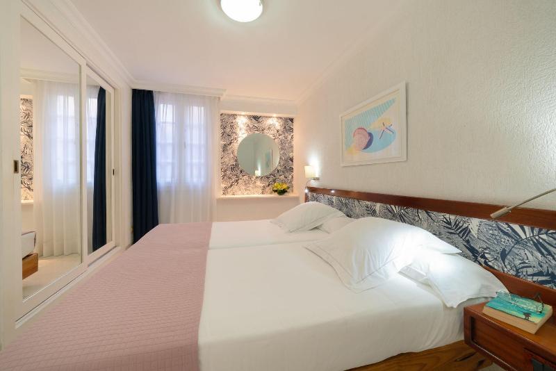 Plus Fariones Apartamentos image