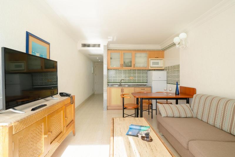 Plus Fariones Apartamentos image