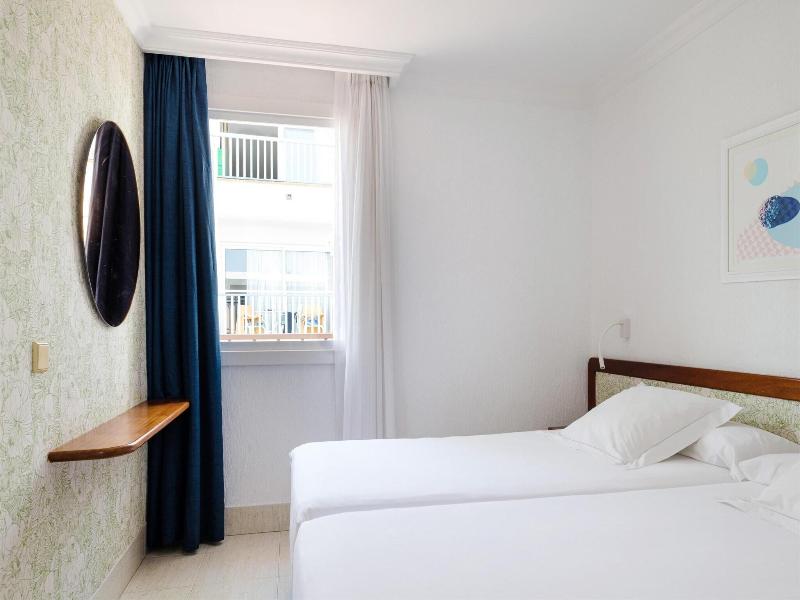 Plus Fariones Apartamentos image