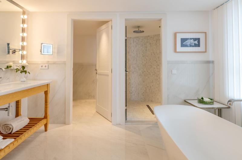 Hotel Fariones image