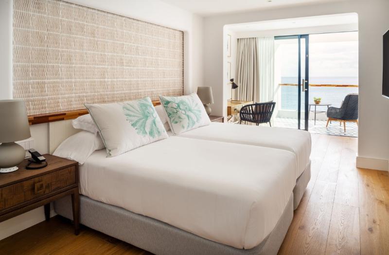 Hotel Fariones image