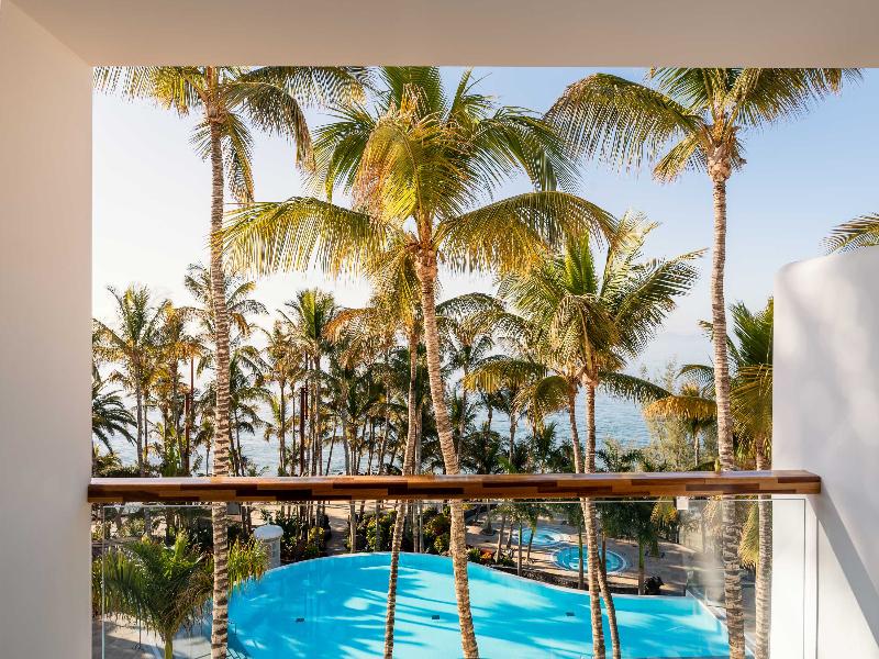Hotel Fariones image