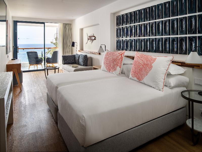 Hotel Fariones image