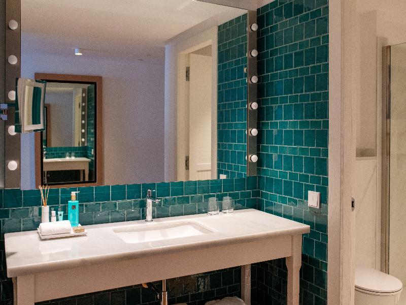 Hotel Fariones image