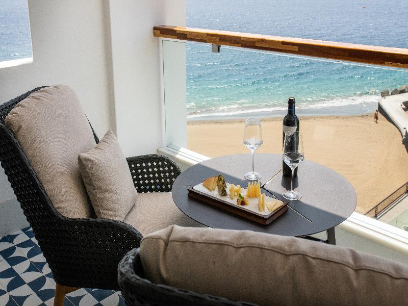 Hotel Fariones image