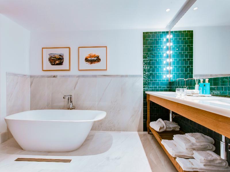 Hotel Fariones image