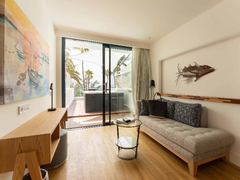 Hotel Fariones image