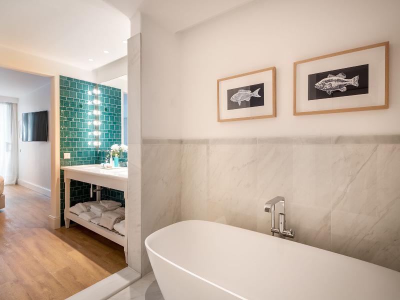 Hotel Fariones image