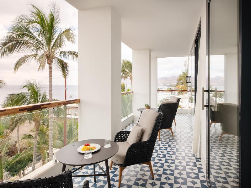 Hotel Fariones image