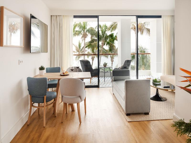 Hotel Fariones image