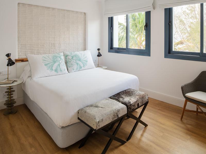 Hotel Fariones image