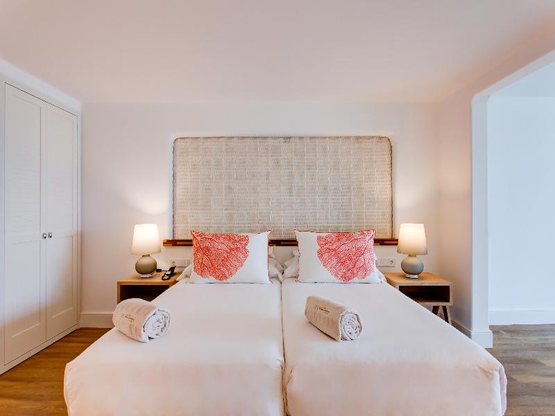 Hotel Fariones image