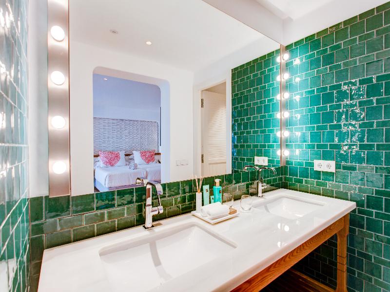 Hotel Fariones image