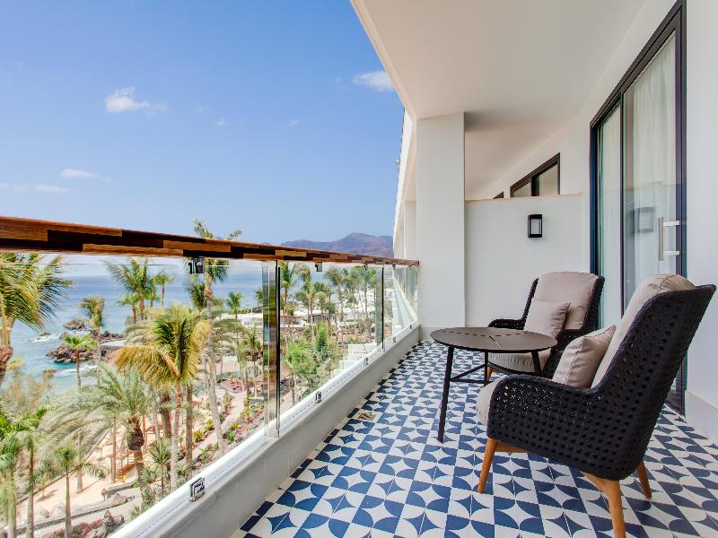 Hotel Fariones image
