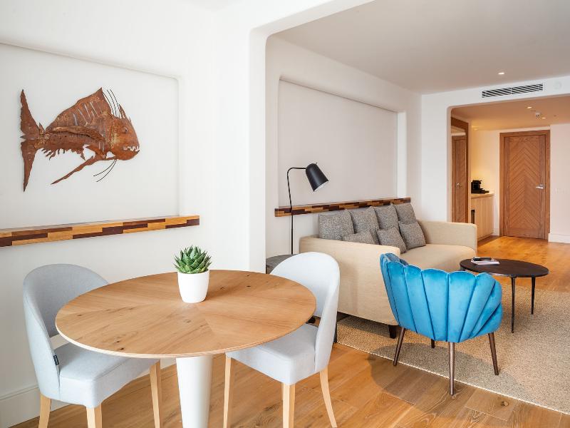 Hotel Fariones image