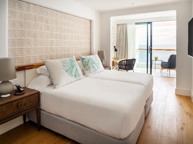 Hotel Fariones image