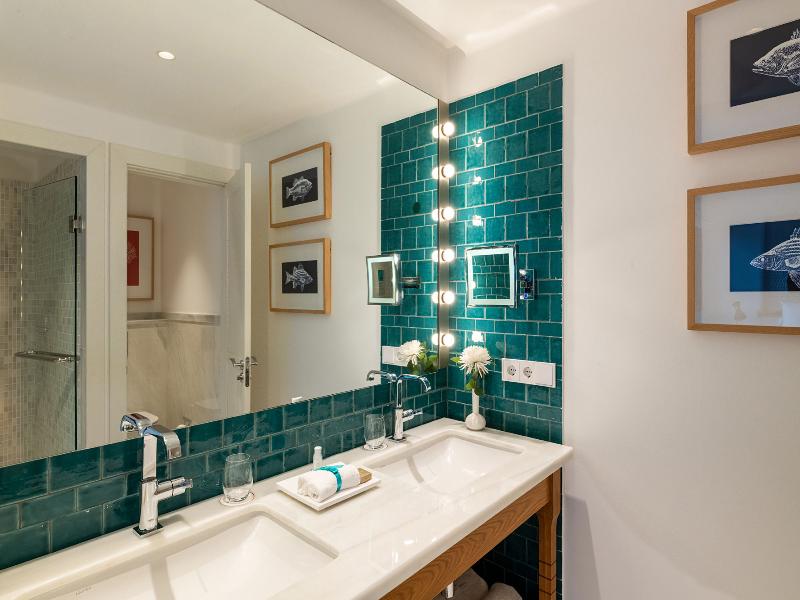 Hotel Fariones image