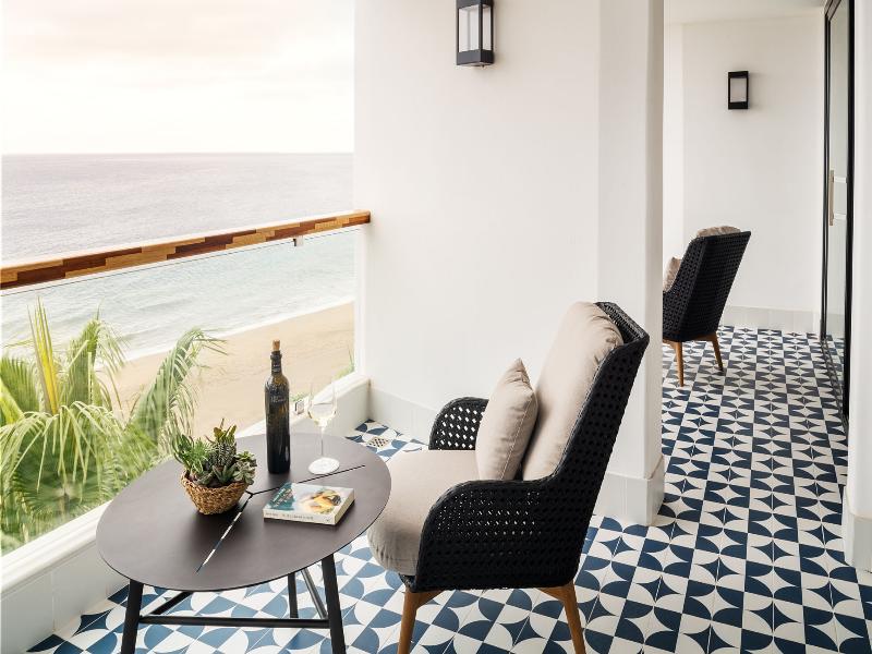 Hotel Fariones image