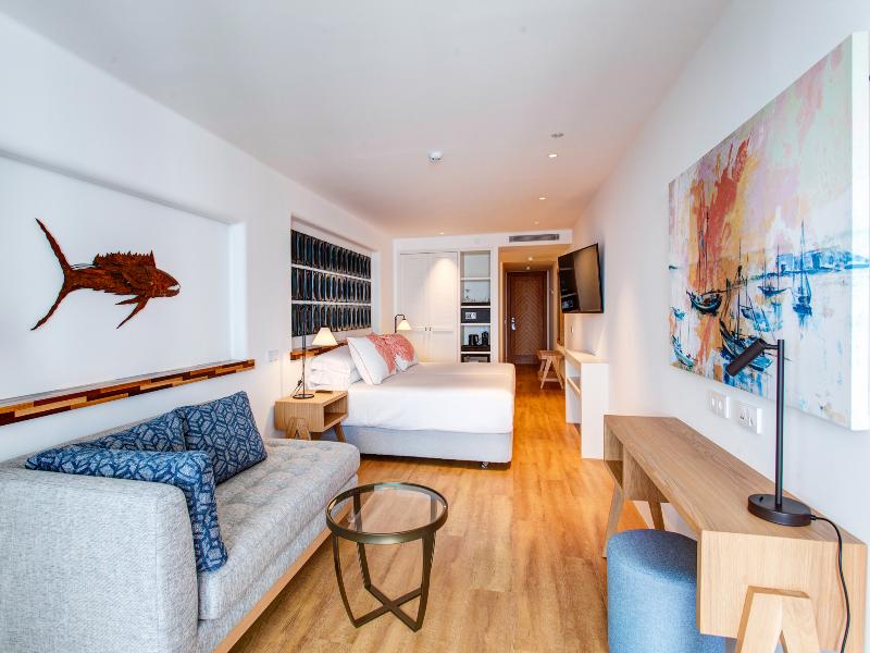 Hotel Fariones image