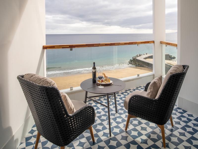 Hotel Fariones image