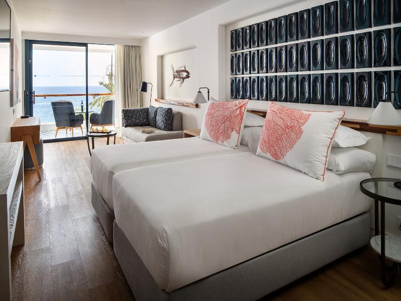 Hotel Fariones image