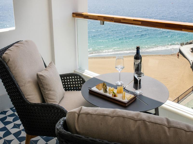 Hotel Fariones image