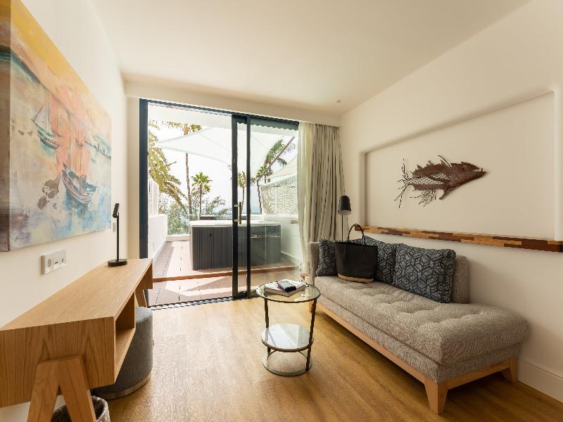 Hotel Fariones image