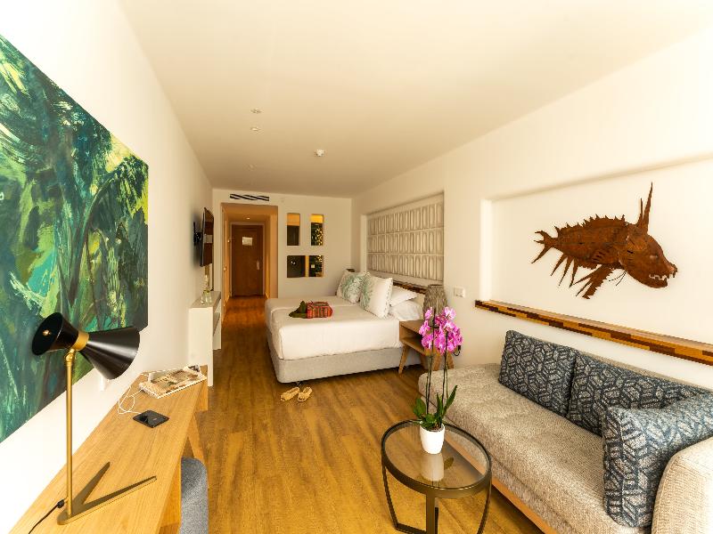 Hotel Fariones image