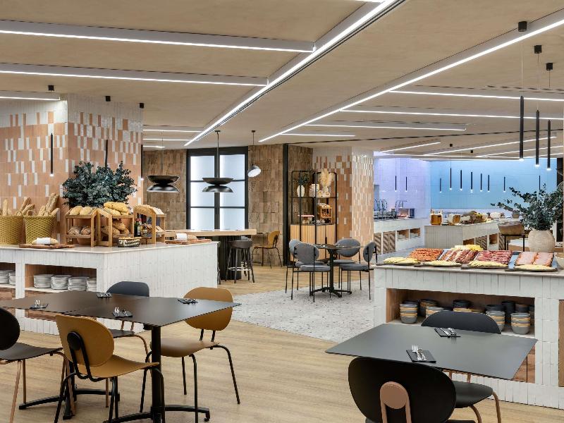 Novotel Valencia Lavant image