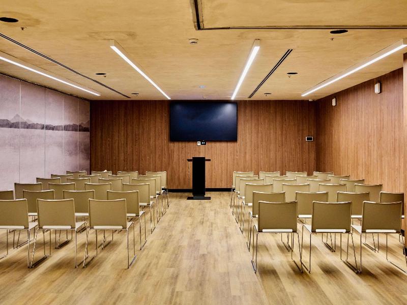 Novotel Valencia Lavant image