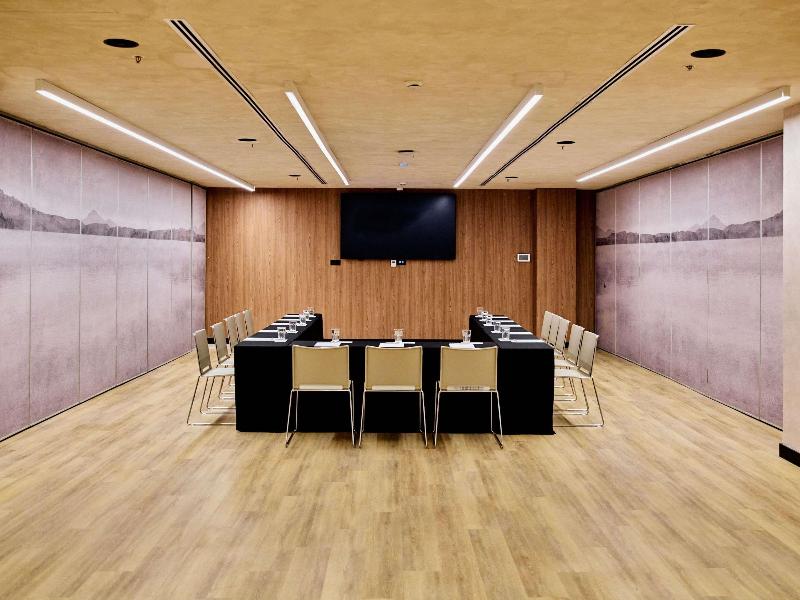 Novotel Valencia Lavant image